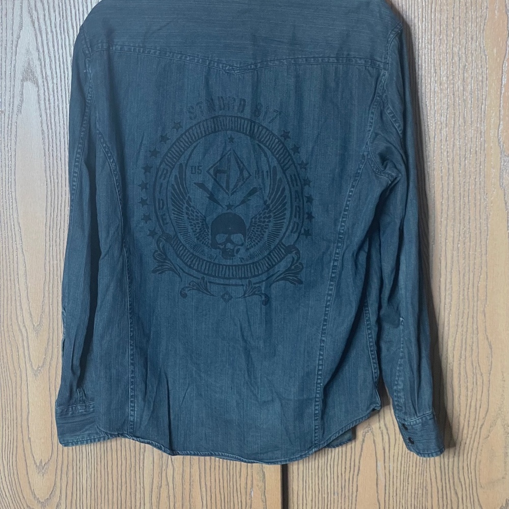 MEN’S HELIX LONG SLEEVE BUTTON DOWN DENIM SHIRT LOGO BACK SIZE M LIGHTWEIGHT